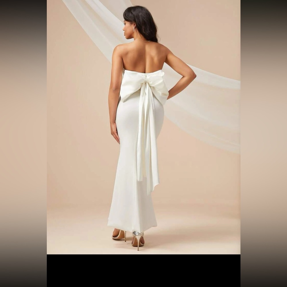 Mermaid White Strapless Dress w/ Bow